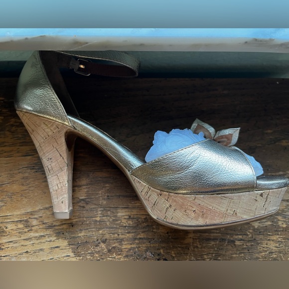 Sofft St. Germain gold platform heels 8 & 8.5 - Picture 2 of 6